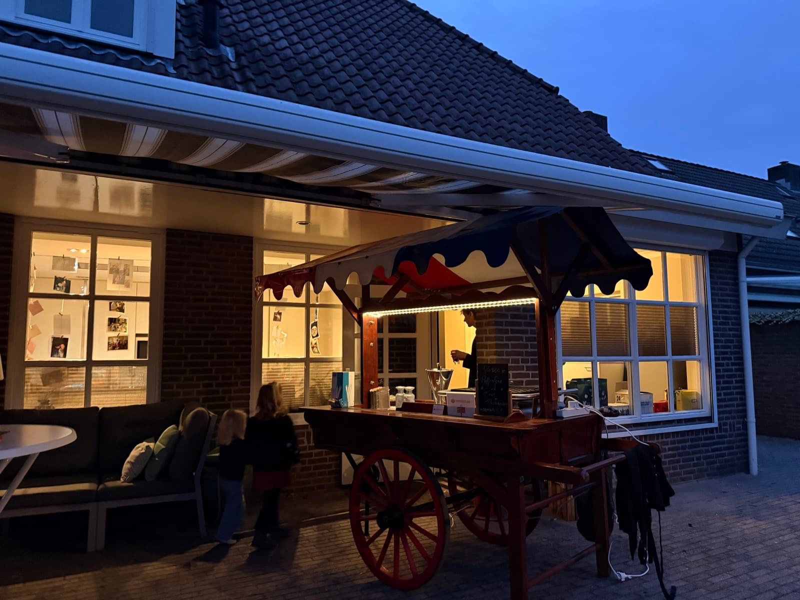 De poffertjeskraam als foodtruck op een avondevent